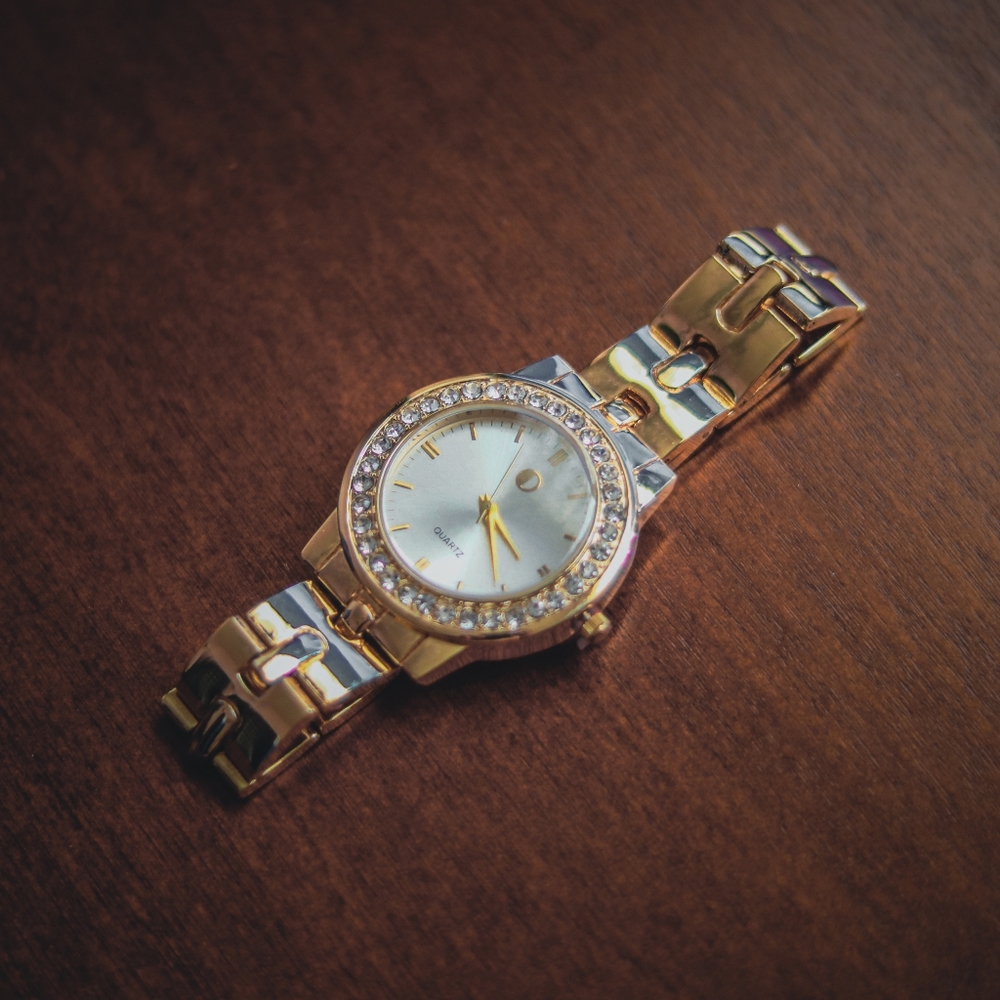 Bijoux Terner "Spectre" Golden Watch